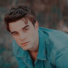 Brady Gardiner's Instagram, Twitter & Facebook