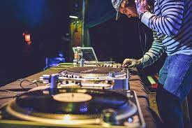 The Smart Internet Radio Solution For Up And Coming Artists, Djs And  Producers - Airtime Pro