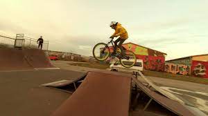 Wenn sie sich als inhaber bei uns registrieren können sie ihre locations und events selbst hinzufügen, details nachträglich bearbeiten und preise, acts und alles andere stets aktuell halten.zum gratis inhaberzugang bitte hier lang. Skatepark Radebeul Jugendzentrum Weisses Haus Youtube