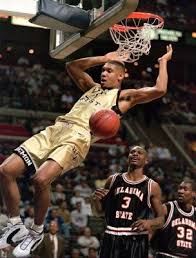 Rare Photos Of Tim Duncan Si Com College Basketball Players Basketball Photography American Athletes
