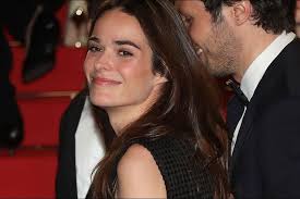 Samedi 8 mai, mentissa s'est qualifiée pour la finale de the voice, dixième saison. Qui Est Catherine Robert La Compagne De Vianney