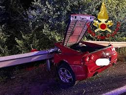 Il team principal è consapevole del pessimo risultato raccolto dalle due sf1000 nella giornata di prove libere del venerdì e ne analizza la causa: Si Schianta Con La Ferrari In Fipili E Muore Cronaca Cascina