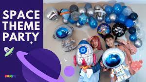 If you are good at painting, try drawing the shapes of certain planets and comets on the walls what would a space and astronomy themed bedroom be without spaceships? How To Throw A Unique Space Themed Birthday Party Great Inspiring Bl Partyeight