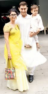 Aamir Khan Along With Wife Kiran Rao And Son Azad Struck A Happy Family Pose Style Bollywood Indian Celebrities Bollywood Celebrities Bollywood Stars