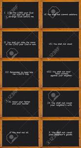 Los 10 mandamientos son una especie de resumen de los 613 mandamientos contenidos en la ley del antiguo testamento. Los Diez Mandamientos De La Iglesia Catolica Fotos Retratos Imagenes Y Fotografia De Archivo Libres De Derecho Image 33174996