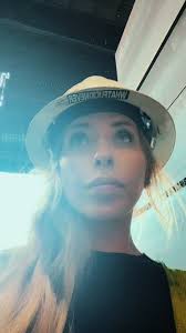 Just going up to PA #flatbed #flatbedder #flatbedlife #womantrucker  #trucking #steelbeam #bluecollarwomen