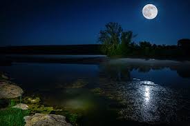It hangs up there in the sky, all big and bright. How To Take Stunning Pictures Of The Super Moon Digital Photo Secrets