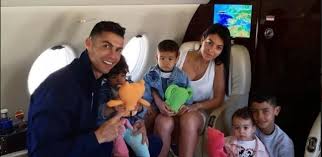 رونالدو ينشر صورة مع جورجينا وأطفاله ويعلق الأفضل في العالم قناة صدى البلد