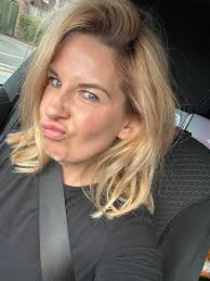 Struggling to imagine in Piranesi, unusual formatting?