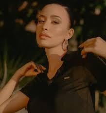 Selena: la serie': un programa para soñar con la niña obediente que se  convirtió en estrella