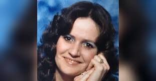 Carolyn Allums's Instagram, Twitter & Facebook