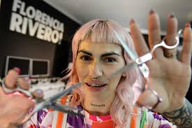 Del pasado oscuro al presente de colores: Flor, la estilista cordobesa que  superó todos los obstáculos