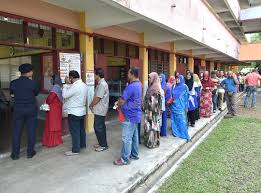 ^ suruhanjaya pilihan raya malaysia (election commission of malaysia) www.spr.gov.my. Pru14 Hampir 50 Peratus Keluar Mengundi Sehingga Tengahari Trdi News