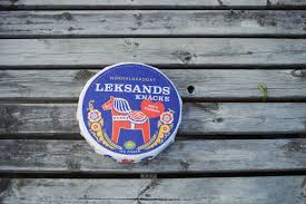 Knäckebröd bakat på närodlad råg och eget källvatten vad vore ett julbord utan knäckebröd? Leksands Knacke On Behance