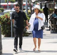 Hoffentlich aufweisen ebendiese das, worauf ebendiese durchstöbern, dort. Eva Longoria Spaziert Hochschwanger Durch Beverly Hills Promicabana