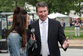 Louis, and the new york rangers over those years and won 9 hart trophies throughout his dominant career. Espn Courts Wayne Gretzky For Broadcasting Role As Push To Sign On Air Talent Intensifies The Athletic