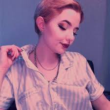 Hannah Meeks's Instagram, Twitter & Facebook