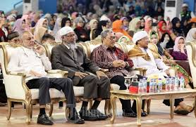 Please visit scholars section to know the scholars of islam. Ceramah Ulama Asal India Dr Zakir Naik Visit Indonesia 2017 Foto 5 1695354 Tribunnews Com Mobile
