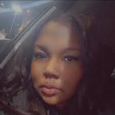 i'll diss a nigga & be right by him, that's why y'all needa mind y'all  business 😂