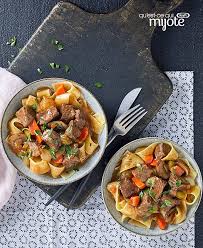 Ragout De Bœuf Et De Champignons A L Autocuiseur Recette Pressure Cooker Beef Stew Beef And Mushroom Stew Tasty Beef Stew Recipe