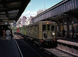 Barbes Rochechouart 1966 Un Rame De Metro Sprague Quitte La Station En Direction D Anvers Pigalle Et De La Place Clichy Metro Paris Metro Parisien Paris