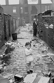 Powerful Photos Of Manchester Slums 1969 72 Flashbak Photo Photography White Photography