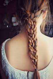 10 Coiffures Pour Osheaga Comment Completer Ton Look De Festival Nightlife Jolie Coiffure Coiffures Romantiques Coiffure