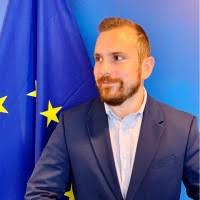 16000+ profils pour “Laporte”