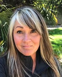 Julie Lauritzen's Instagram, Twitter & Facebook