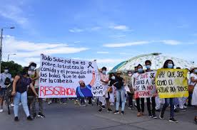 El comité nacional de paro (cnp), uno de los promotores de las protestas que comenzaron el pasado 28 de abril en colombia, convocó el domingo (16.05.2021) a una nueva gran movilización para el próximo 19 de mayo en rechazo a la brutalidad policial y las políticas del gobierno de iván duque. Urrpukbpv 4dcm
