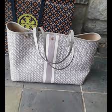 💝💗🎉tory burch set $325 $600 size. Tory Burch Bags Tory Burch T Zag Tote Poshmark
