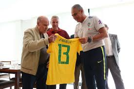 É consenso que o baixinho é um dos jogadores mais. Parabens Velho Lobo Zagallo Chega A 87 Anos De Vida Dedicada Ao Brasil Esporte O Dia