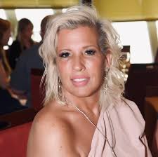 Is it normal for a recruiter to keep original documents?