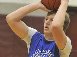 VIDEO: Farley goes out as Mr. Basketball