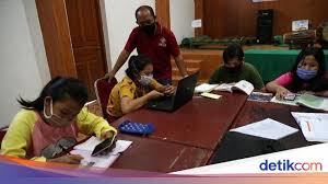 Internet gratis yang diberikan oleh provider telkomsel bukan hanya bisa diperoleh dengan menggunakan beberapa kode rahasia yang telah disebutkan di atas melainkan juga dengan cara lainnya. Pendaftaran Kuota Gratis 35 Gb Bagi Siswa Diperpanjang Hingga 11 September