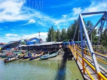 สะพานเหล็กปูชัก ใกล้ ภัทรา พูลวิลล่า ชะอำ