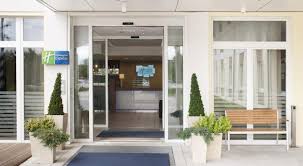 Additional deep cleaning of high touch surfaces, social distancing. Group Booking Holiday Inn Express Munich Airport Oberding