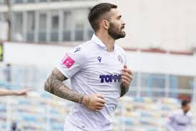 Han spiller hovedsageligt som hængende angriber for hajduk split i 1. Tesko Bi Mindaugasu Navijaci Oprostili Livajin Odlazak Na Kraju Sezone Sportcom Hr