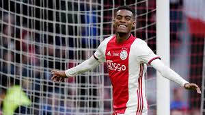 De gerenommeerde engelse krant the guardian heeft een lijst met de zestig grootste talenten opgesteld. Ajax Star Ryan Gravenberch Targeted By Manchester United