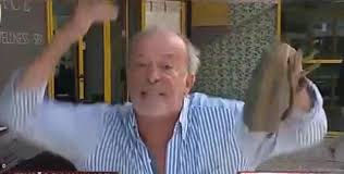 Gosto de pensar que o nosso amor é uma canção do victor espadinha. Video Vitor Espadinha Eu Com 80 Anos Mando Duas Bofetadas Nesse Cabrao Onde Esta Esse Anormal Radio Portuense