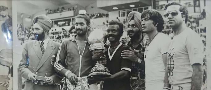 1975 में भारत को वर्ल्ड चैंपियन बनाने वाली टीम।