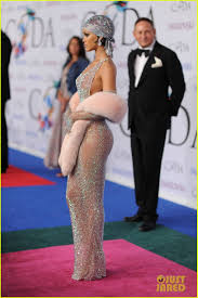 Rihanna Sheer Dress Cfda Fashion Awards 2014 Rihanna Is A Red Carpet Winner While Making A Grand Entrance At The 201 Rihanna Dress Rihanna Photos Rihanna Style
