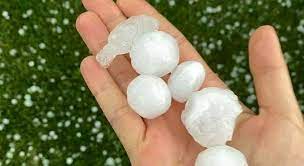 Nel pomeriggio attività di nubi cumuliformi lungo le prealpi dove sarà possibile qualche breve rovescio o temporale in un contesto di cielo variabile. Meteo Maltempo Con Grandine E Nubifragi Al Nord E Al Centro A Torino Grandinata Record Le Previsioni