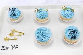 Using a chrysanthemum cutter cut two white discs and one blue disc. Alice In Wonderland Cupcakes Recipe