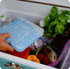 食品保管のコツを解説 クーラーボックスの上手な使い方 hondaキャンプ キッチンテーブル キャンプ道具 オカモチ