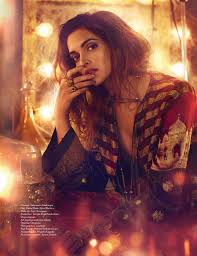 Welcome To Bollywoodhq S Where We Provide You With Old And New Bollywood Resources All Images Are Deepika Padukone Style Vogue India Glamour