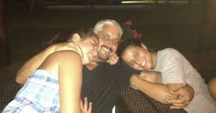 Alla fine il suo cuore ha ceduto, esattamente come era accaduto a suo fratello nel 2015. Pino Daniele La Figlia Sara Sarebbe Bello Tornare Cosi Felici Anche Solo Per Un Giorno Il Fatto Quotidiano