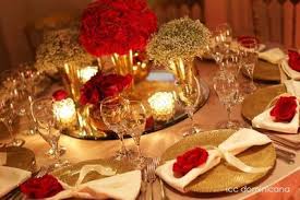 deco table noel table de fete en rouge et or table noel or et rouge decoration table ronde mariage et deco table noel doree