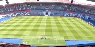 Messi greets fans outside parc des princes stadium in paris. Maj Psg City Le Tifo Du Cup Au Parc Des Princes Grosse Ambiance Au Depart Des Joueurs Psg Canal Supporters