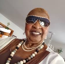 Jamal Roberts is a 27-year-old P.E. coach at Crestwood Elementary in  Meridian. He is the latest winner of American Idol. See link below ⬇️  bit.ly/3SaOOB9